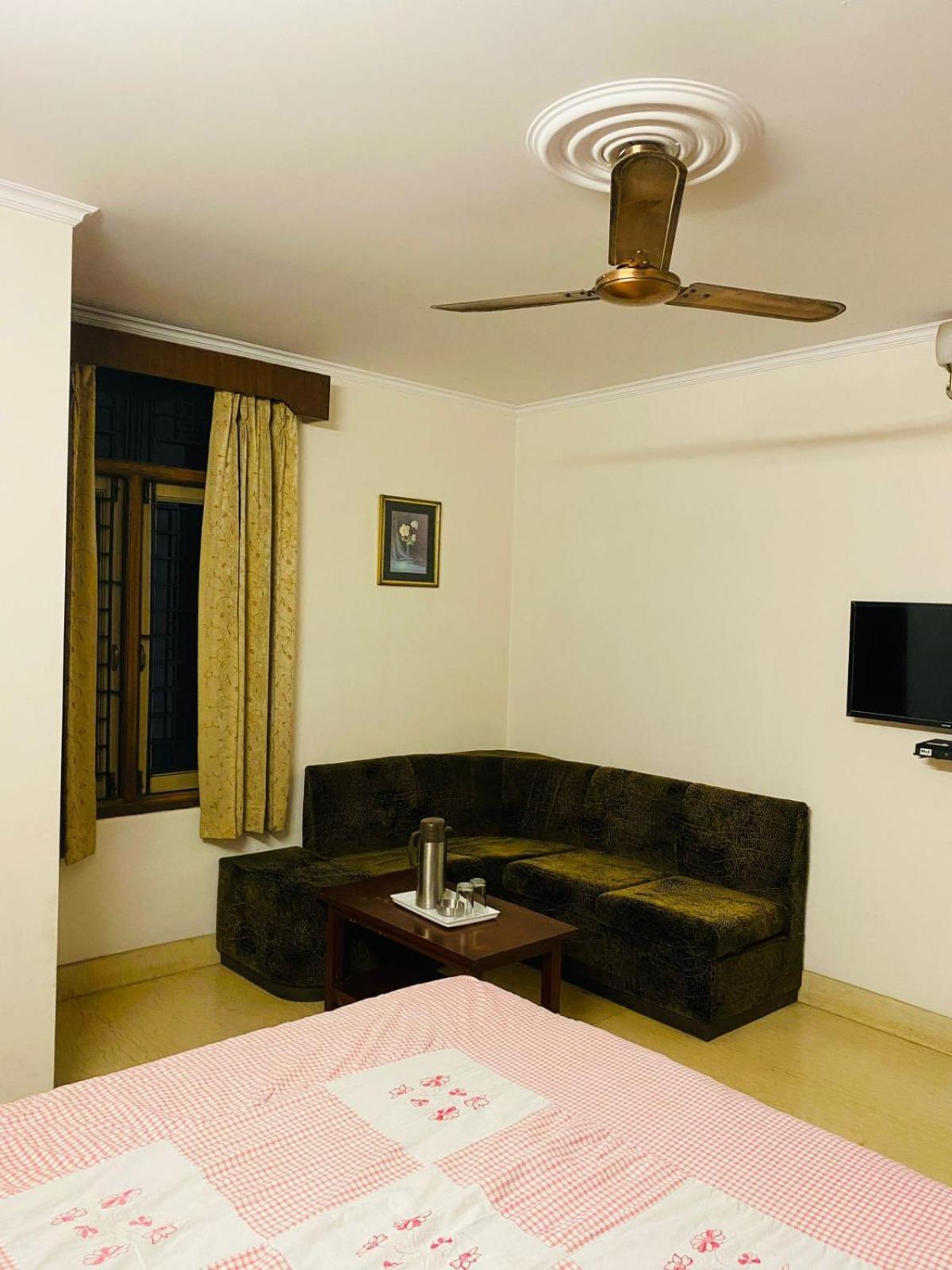 Hotel Mayur Deluxe ميروت المظهر الخارجي الصورة